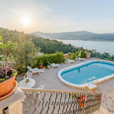 Ljubo - Pool And View Apartamento *