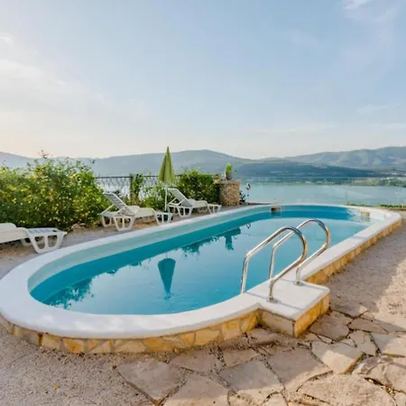 Ljubo - Pool And View * Trogir