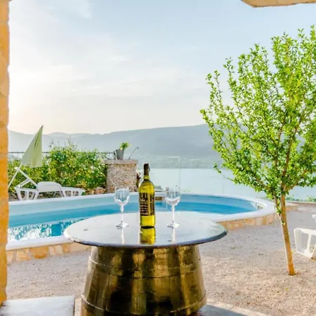 Ljubo - Pool And View