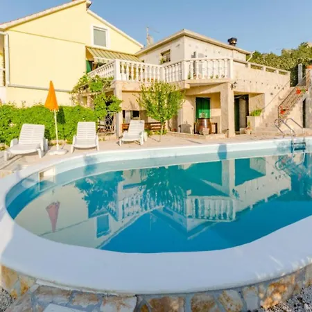 Ljubo - Pool And View Apartament
