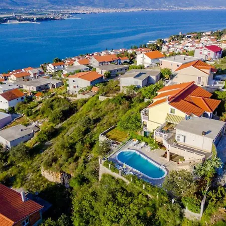 Ljubo - Pool And View