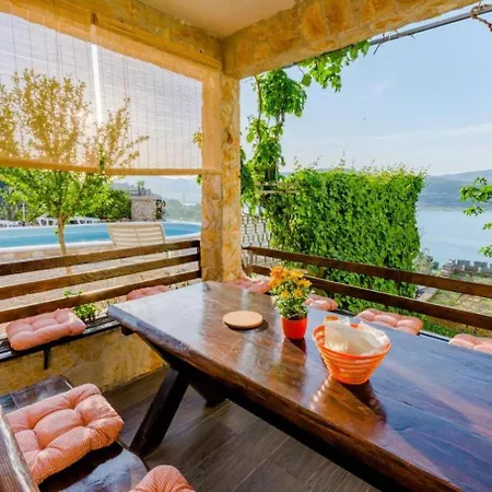 Ljubo - Pool And View *